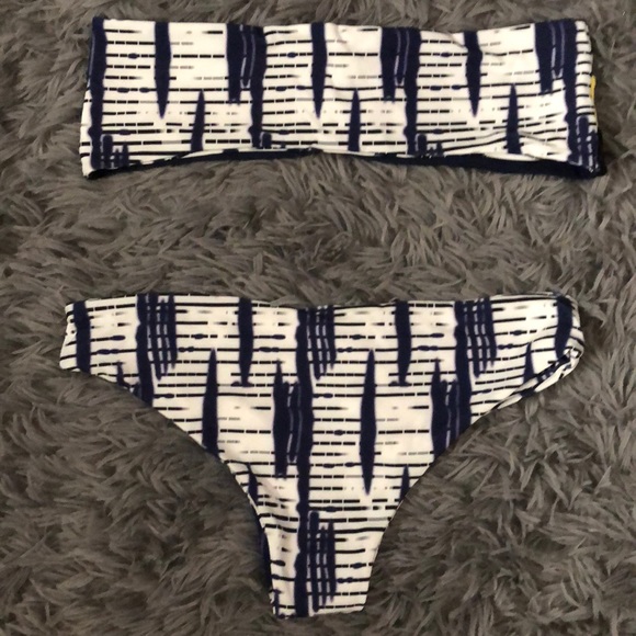 Bikini - Picture 2 of 3